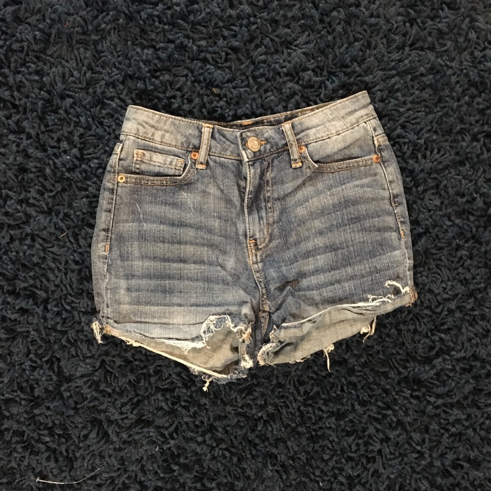 Women’s high rise denim shorts